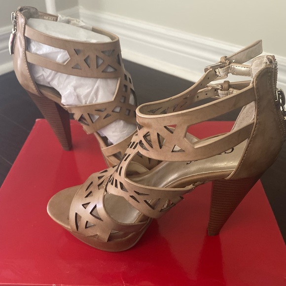 Brand nee Guess platforms - Picture 3 of 5
